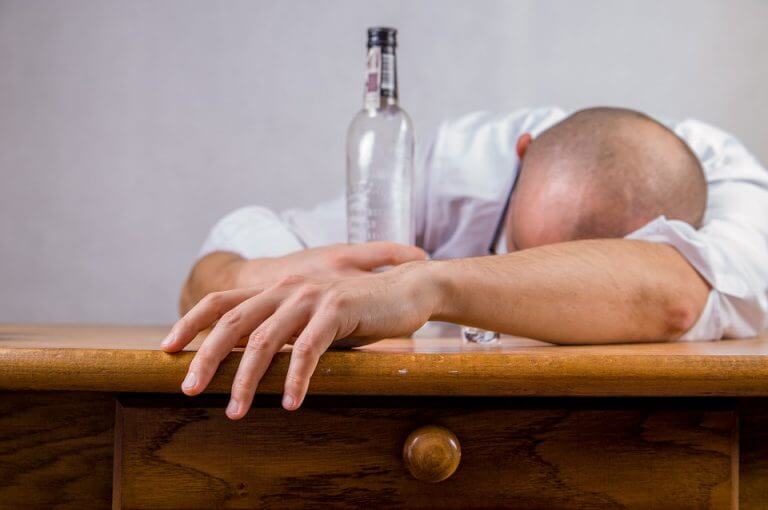 incapacidad total por alcoholismo
